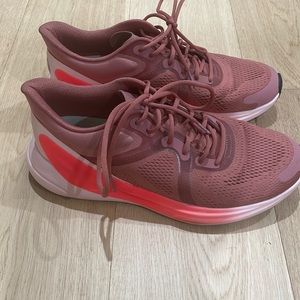 Lulu Lemon bliss feel shoes